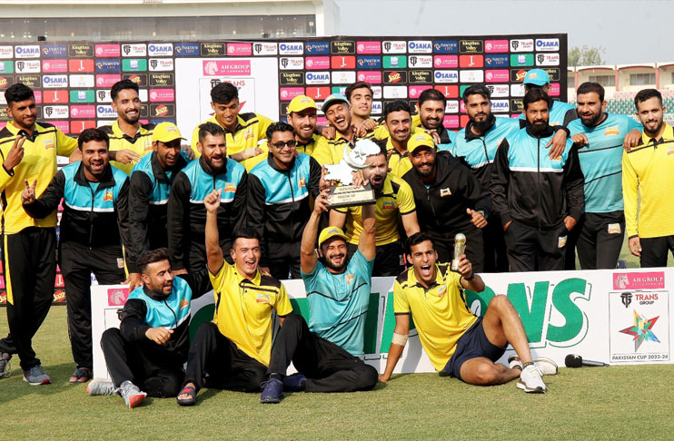 peshawar-defeat-karachi-whites-to-win-pakistan-cup