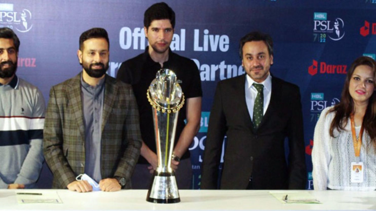 PCB COO Salman Naseer unveils PSL 7 trophy