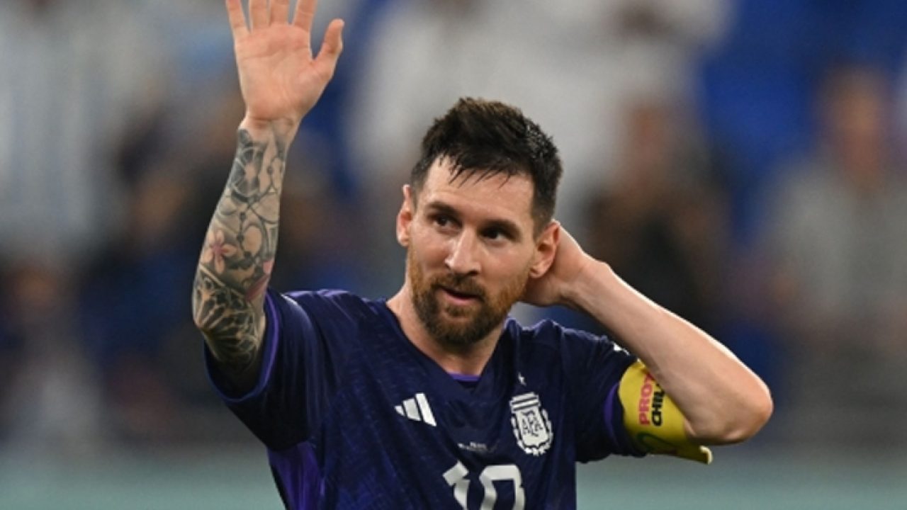 Lionel Messi returns to Paris Saint-Germain training after Argentina's  World Cup victory