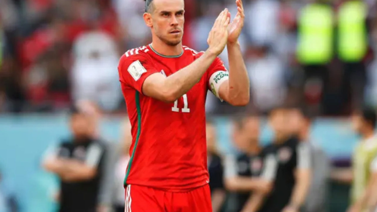 Gareth Bale announces immediate retirement from all football at