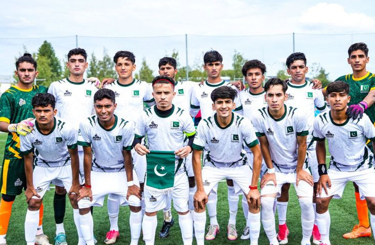 Pakistan-street-child-football-Norway-Cup