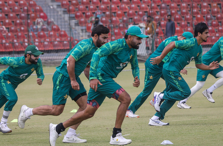 Pakistan-kick-off-training-Ireland-series