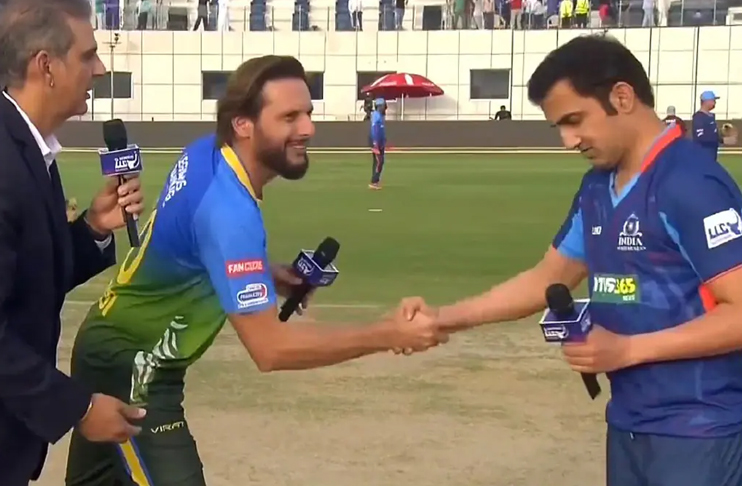 Shahid-Afridi-reacts-Gautam-Gambhir-India-head-coach