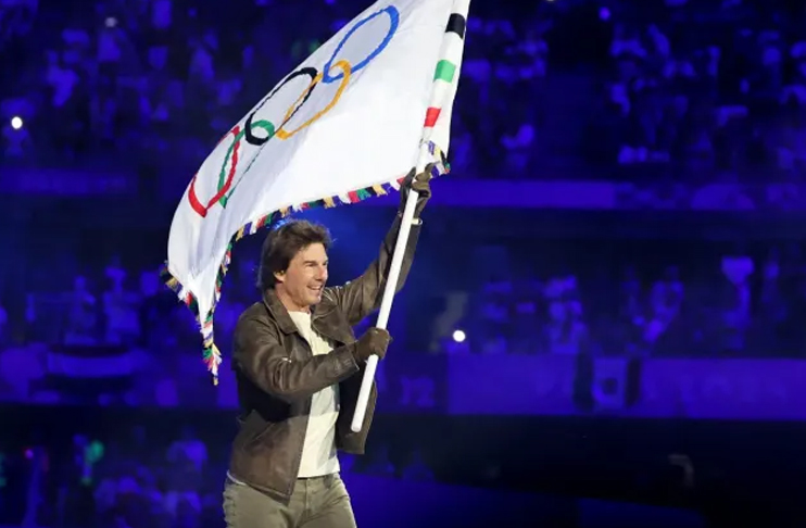 Tom-Cruise-Paris-Olympics-closing-ceremony