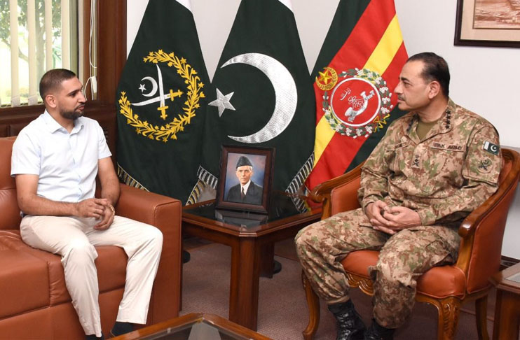 boxer-amir-khan-praises-coas-asim-munir