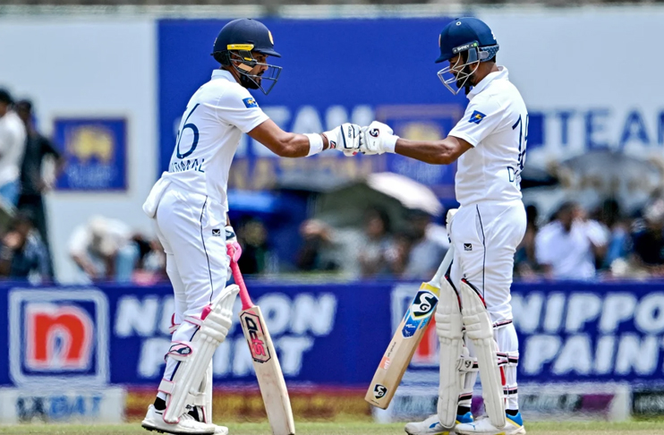 Karunaratne-Chandimal-give-Sri-Lanka-lead-New-Zealand