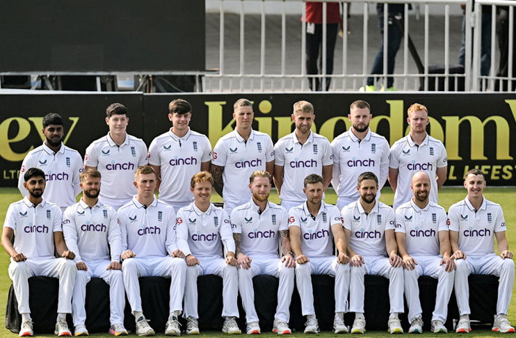 England-team-carries-chairs-after-photo-session