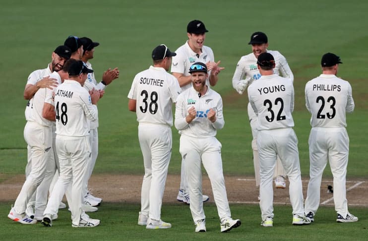 england-openers-fall-new-zealand-eye-third-test-win