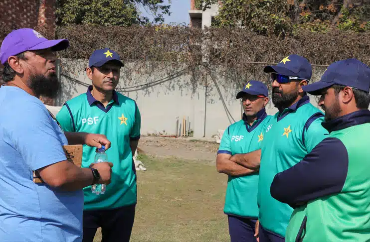 saqlain-mushtaq-visits-pakistan-strike-force-camp