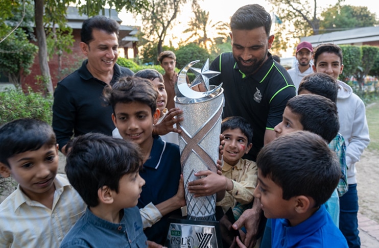 psl-10-trophy-tour-lahore-qalandars-to-sos-village